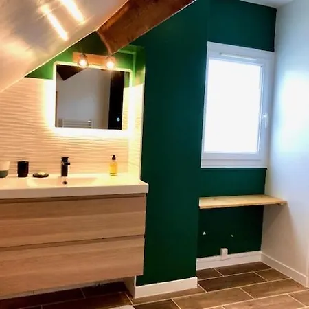 Du Bout D'auvers Guest house